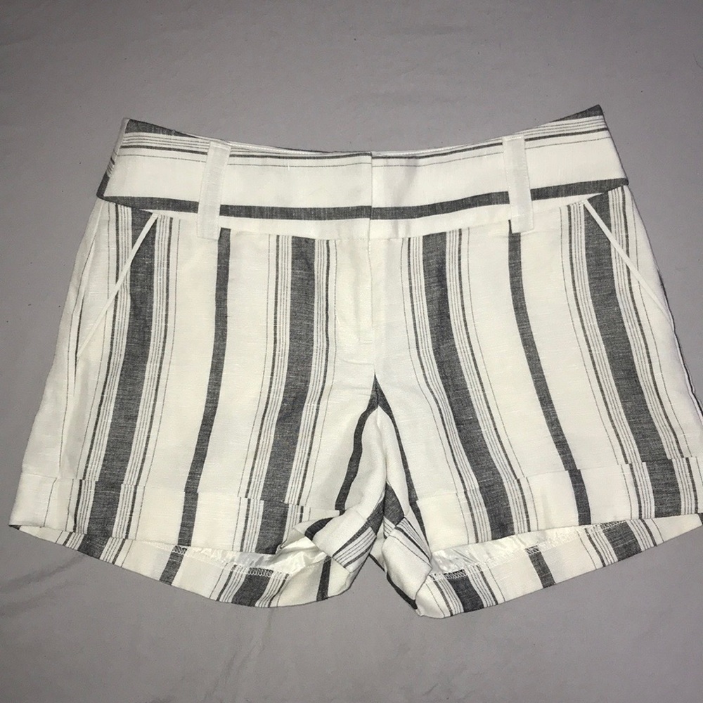 Express Mid Rise Shorts - Picture 2 of 3